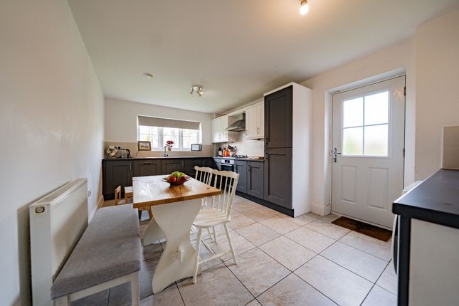 2 Doctor Wright Close, Markfield photo 4