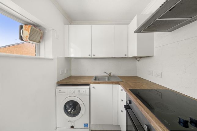 19, Heatherwood Drive, Hayes photo 4