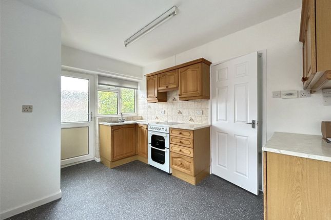 12, Vicarage Close, Chard photo 4