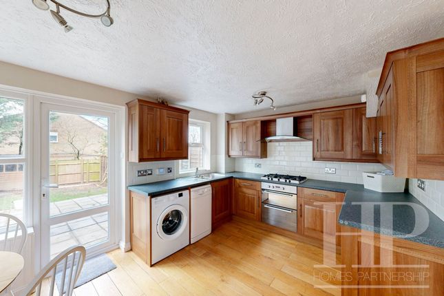 23 Penfold Road, Crawley photo 3