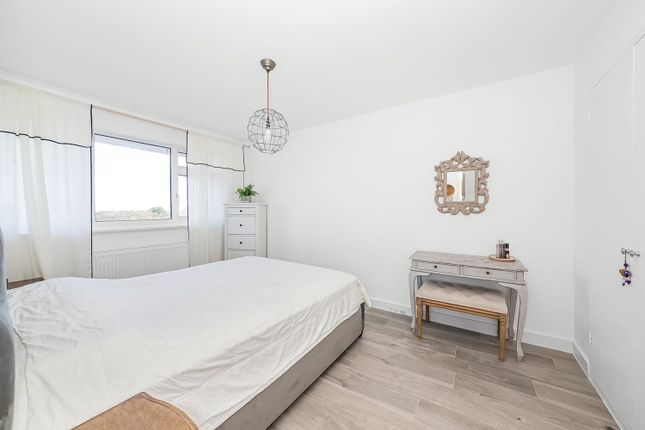 36, Little Bornes, London photo 4
