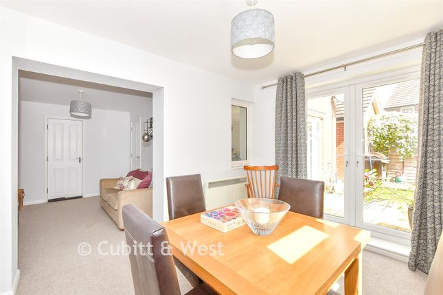 34, Whiteland Way, Waterlooville photo 3
