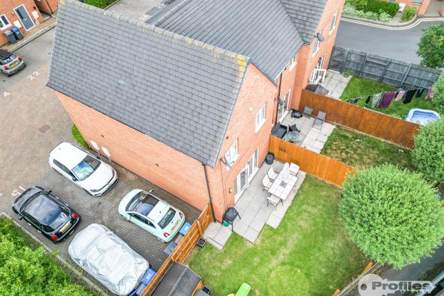 17, Co-Op Close, Barwell photo 4
