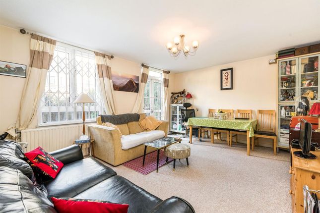 Thumbnail Flat to rent in Lennox Road, Oval