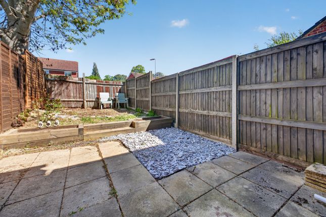 27 Conifer Walk, Stevenage, Hertfordshire photo 3
