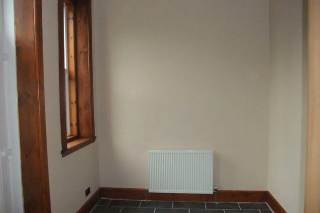 6, Cowrakes Road, Huddersfield photo 4