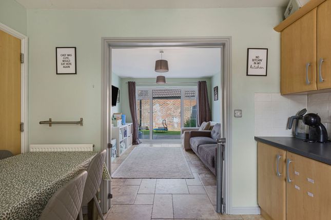 21 Redhouse Gardens, Swindon photo 4