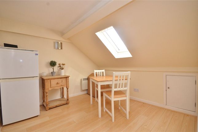 Flat 9,, Warwick House, Theale photo 4