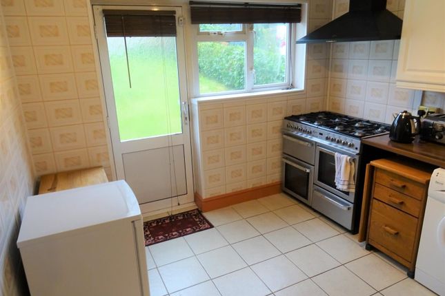47, Ramsbury Avenue, Swindon photo 4