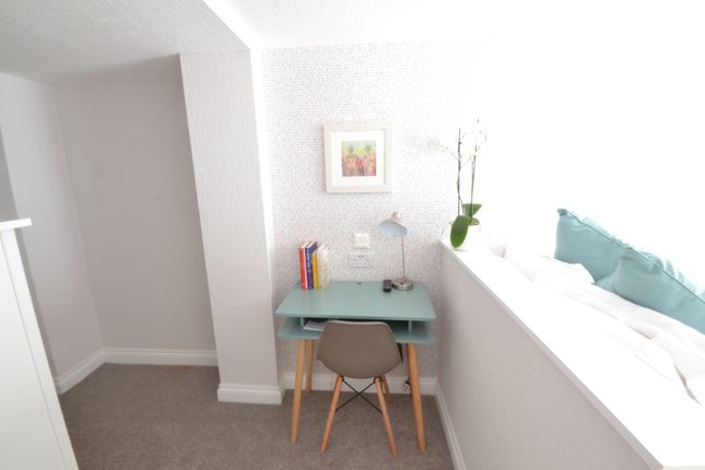 Room to rent in Thames House, Reading, Berkshire
