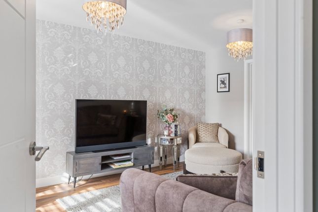 6, Lambert Way, Royston photo 3