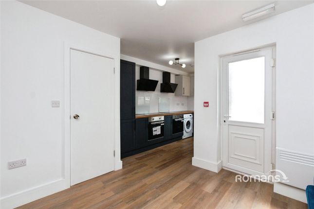 Room 3, 150, Queens Road, Hampshire photo 4
