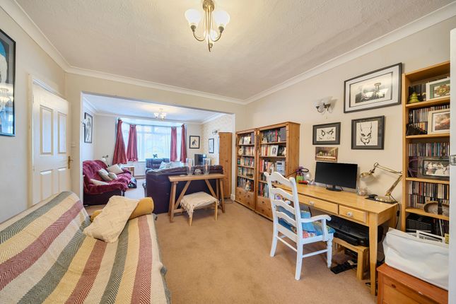 26, Roxeth Green Avenue, Harrow photo 3