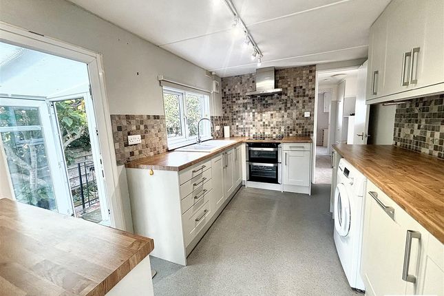 12, Moonridge, Exeter photo 3