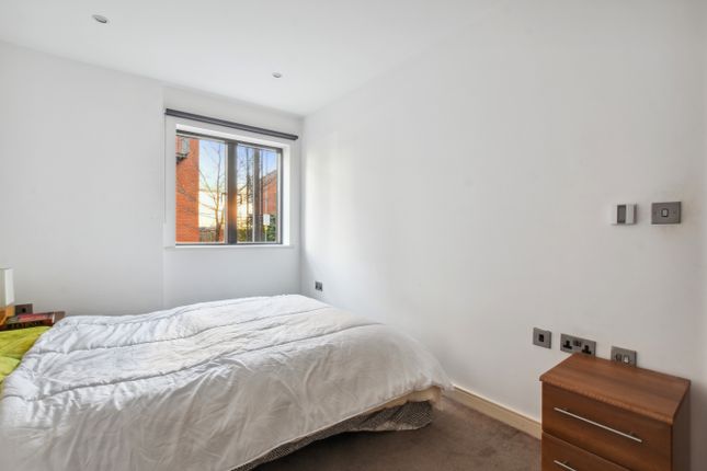 Flat to rent in Clayton Crescent, Islington