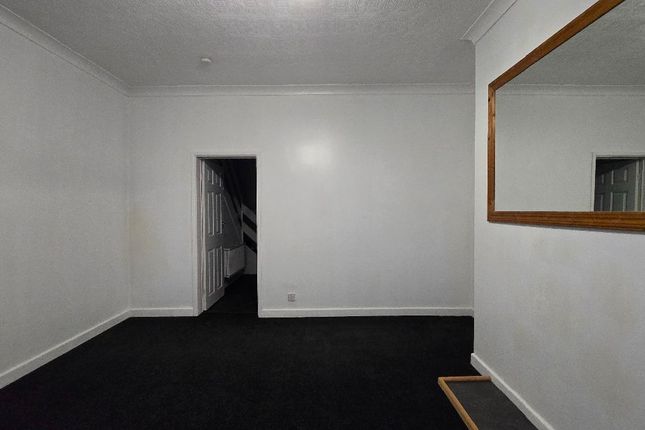 24 Filbert Street, Oldham photo 4
