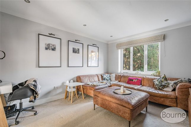 13, Turner Close, Guildford photo 4