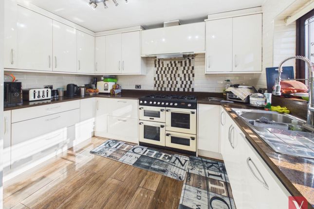 52, Vincent Road, Luton photo 2