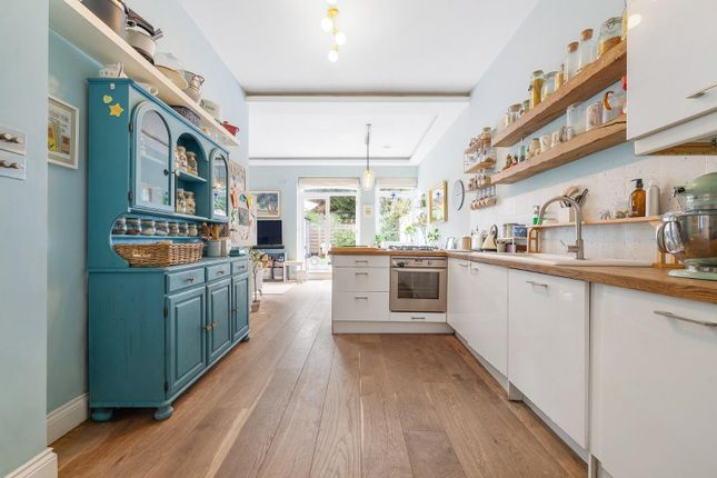 Kitchen (2).Jpg