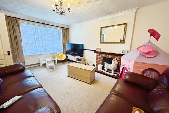 65, Harewood Crescent, Lincoln photo 2