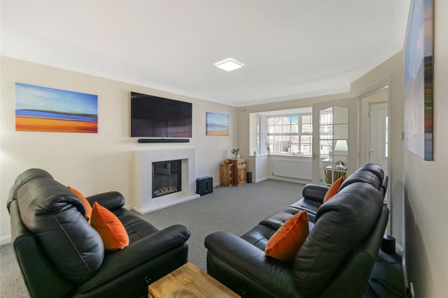 14, Castle Wemyss Drive, Renfrewshire photo 2