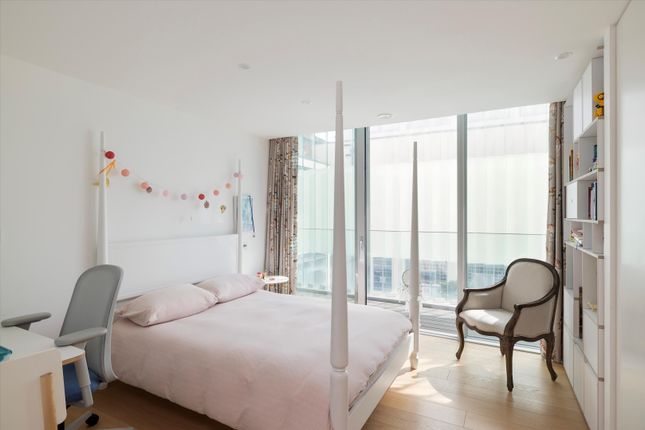 Flat for sale in Barnsbury Square, London