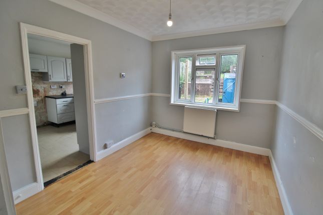 102, Blakemere Crescent, Portsmouth photo 3