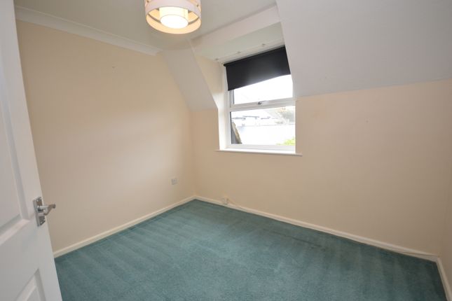 Flat 9 Greenlea, Keyhaven Road, Lymington photo 4