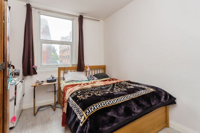 Flat 4, 4-6, Peterborough Road, Harrow photo 4
