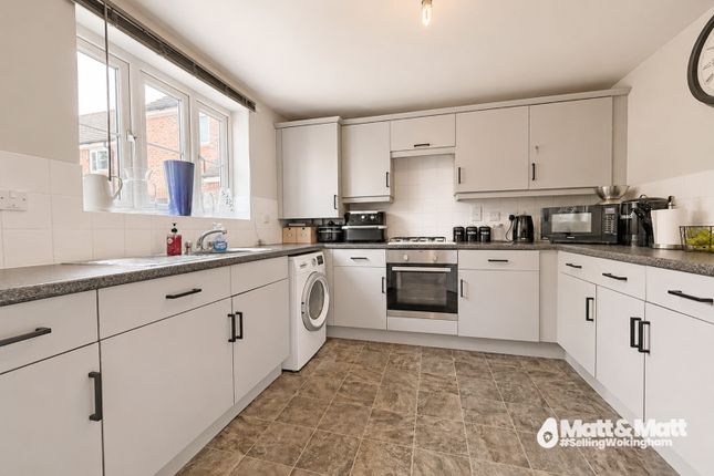 42 Dowles Green, Wokingham, Berkshire photo 4