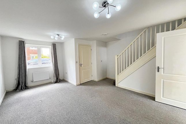 10, Foil Close, Newport photo 3