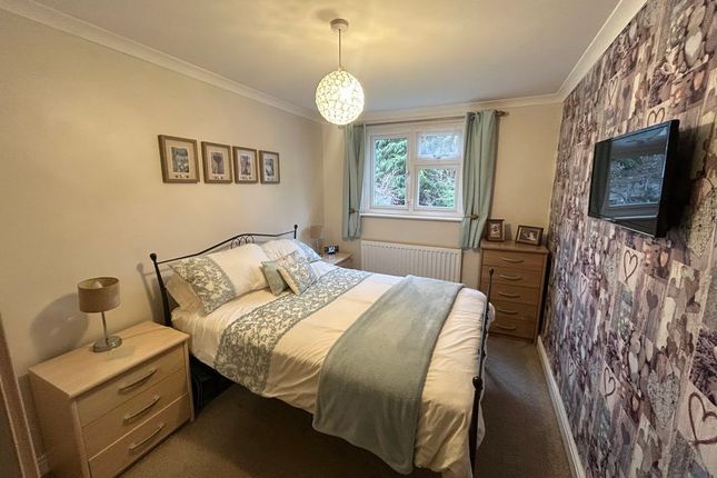 21, Coopers Close, Dartford photo 2