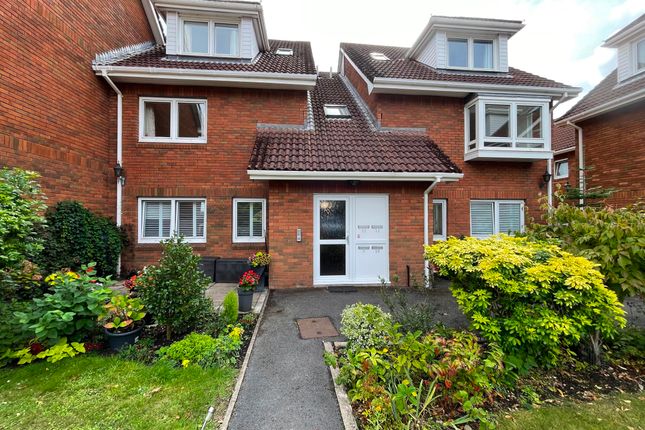 10 Pine Tree Court, Swansea photo 2