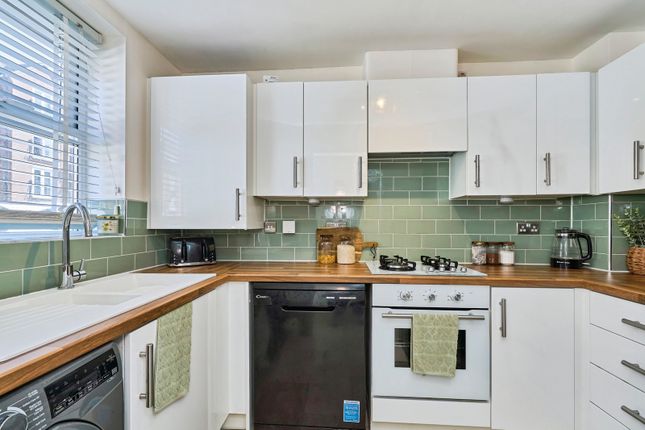 39, Water Reed Grove, West Midlands photo 3