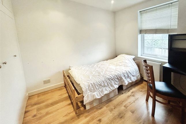 Room to rent in College Road, Abbots Langley, Hertfordshire
