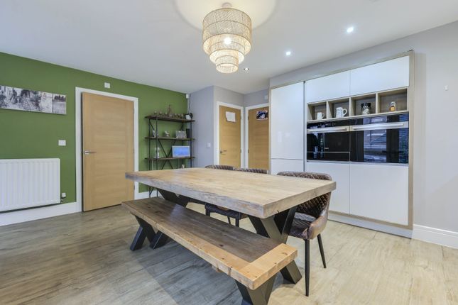 7, West Wood View, Bradford photo 3