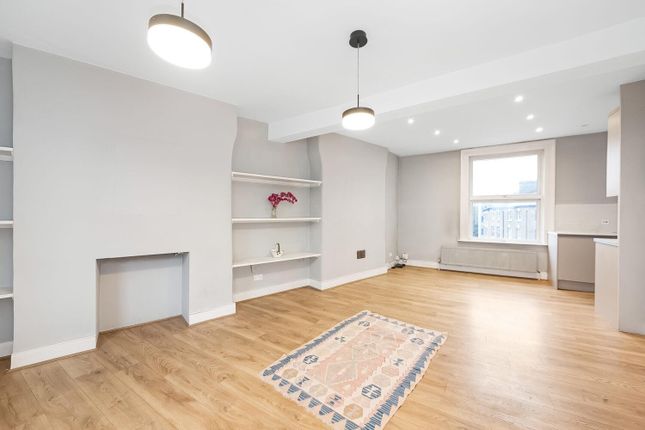 Top Floor Flat, 21, Devonshire Road, London photo 2