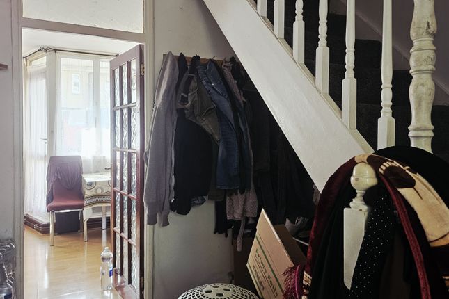 86, Stepney Green, London photo 2