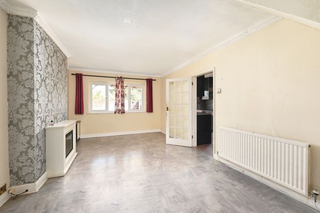 10, Foxley Close, Camberley photo 3