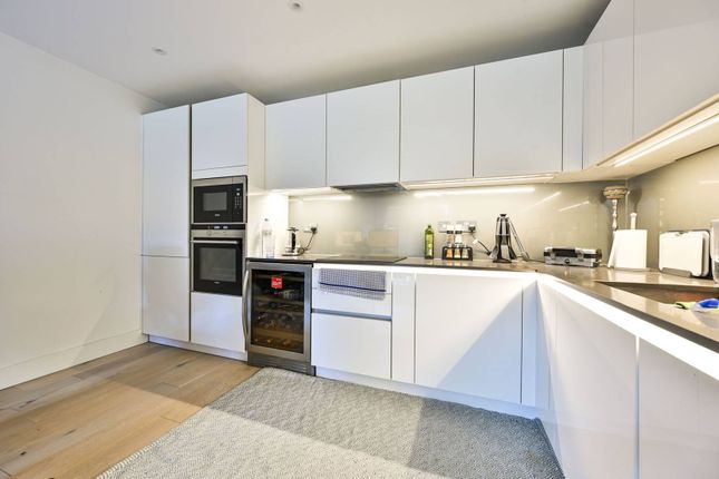 Thumbnail Flat to rent in Westbourne Apartments, Fulham, London