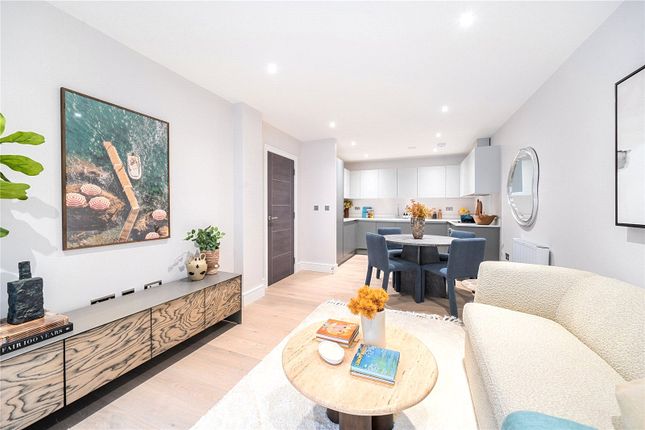 Flat 2, 30-36, Stamford Road, London photo 4