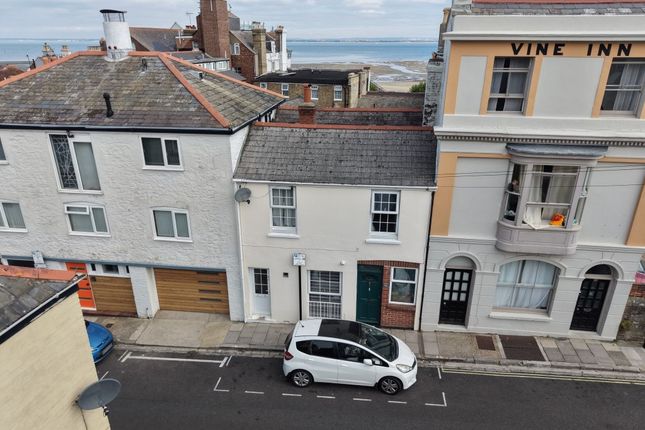 3-bed house on 15 Castle Street, Ryde, £120,000