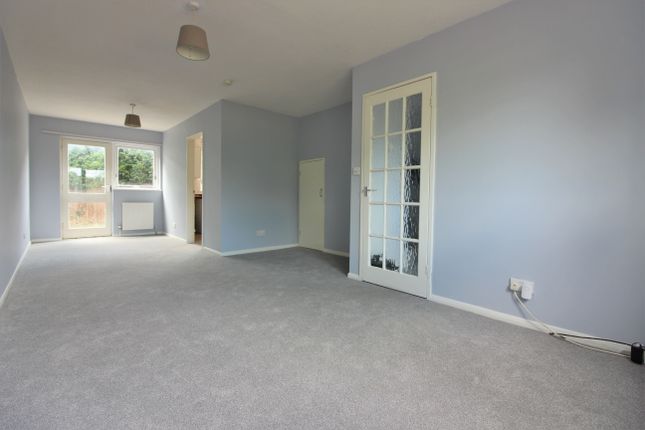 Summer Avenue, East Molesey photo 4