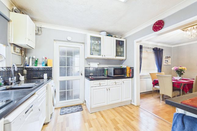 4, Orchard Road, South Ockendon photo 2