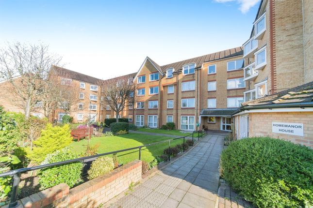 Thumbnail Flat for sale in Cassio Road, Watford