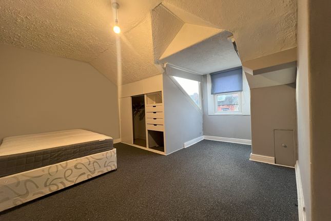 Thumbnail Room to rent in Cow Close Road, Leeds