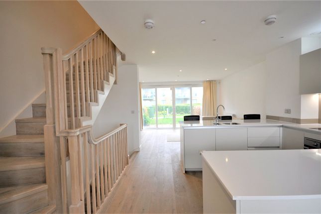 34, Ottley Drive, London photo 2