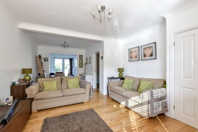 122 Briar Road, Watford photo 5