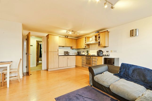 4, Tenterfields House, Meadow Road, Bradford photo 2