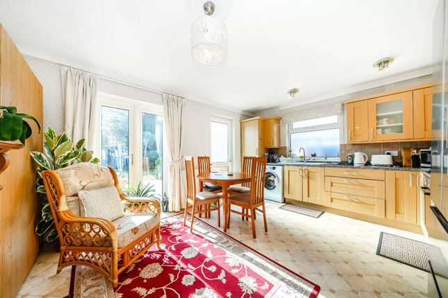 346, Feltham Hill Road, Ashford photo 3